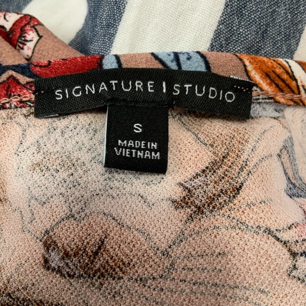 Signature Studio Floral Top Size Small Long Sleeve Elastic Wrist Knotted Waist - Picture 4 of 4